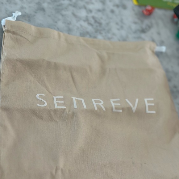 Aria belt bag from Senreve - forest green in color - Picture 6 of 8